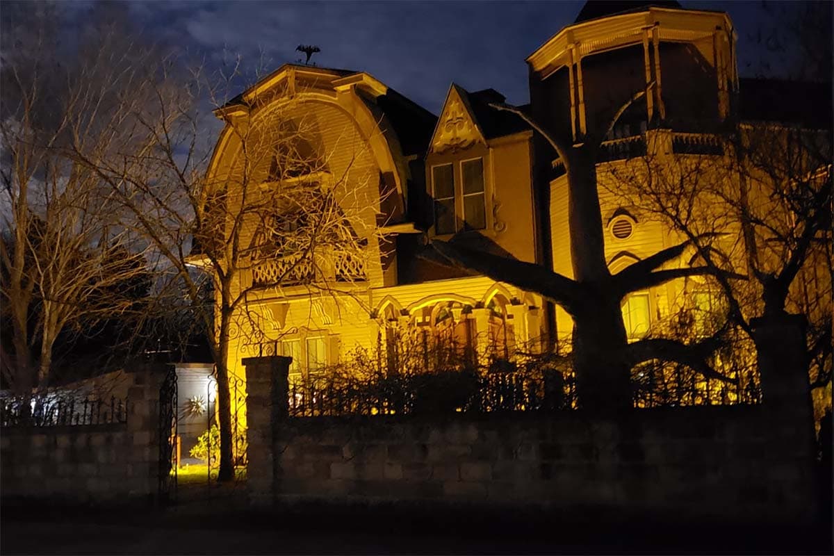 dallas to austin road trip - munster mansion