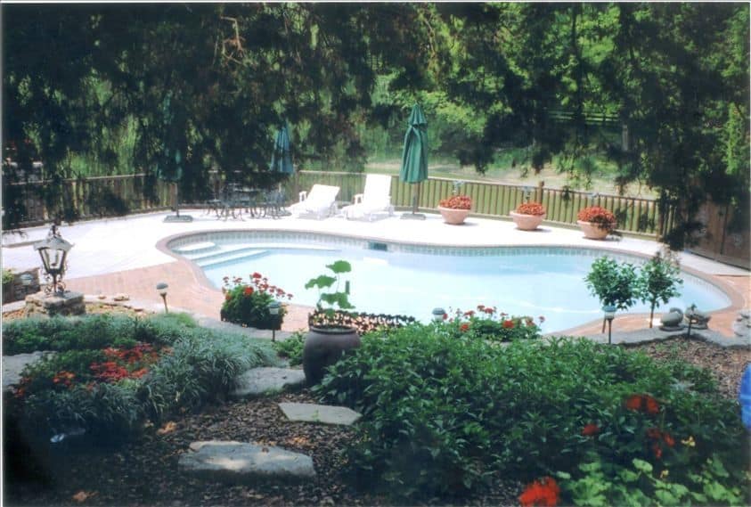 The Hillside Log Cabin is a perfect Nashville cabin rental if you want a totally private pool
