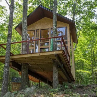 Magical Treehouse Rentals in New Hampshire