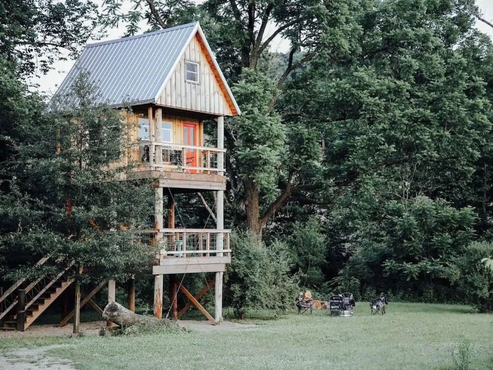 tullihas in the trees Ohio treehouse