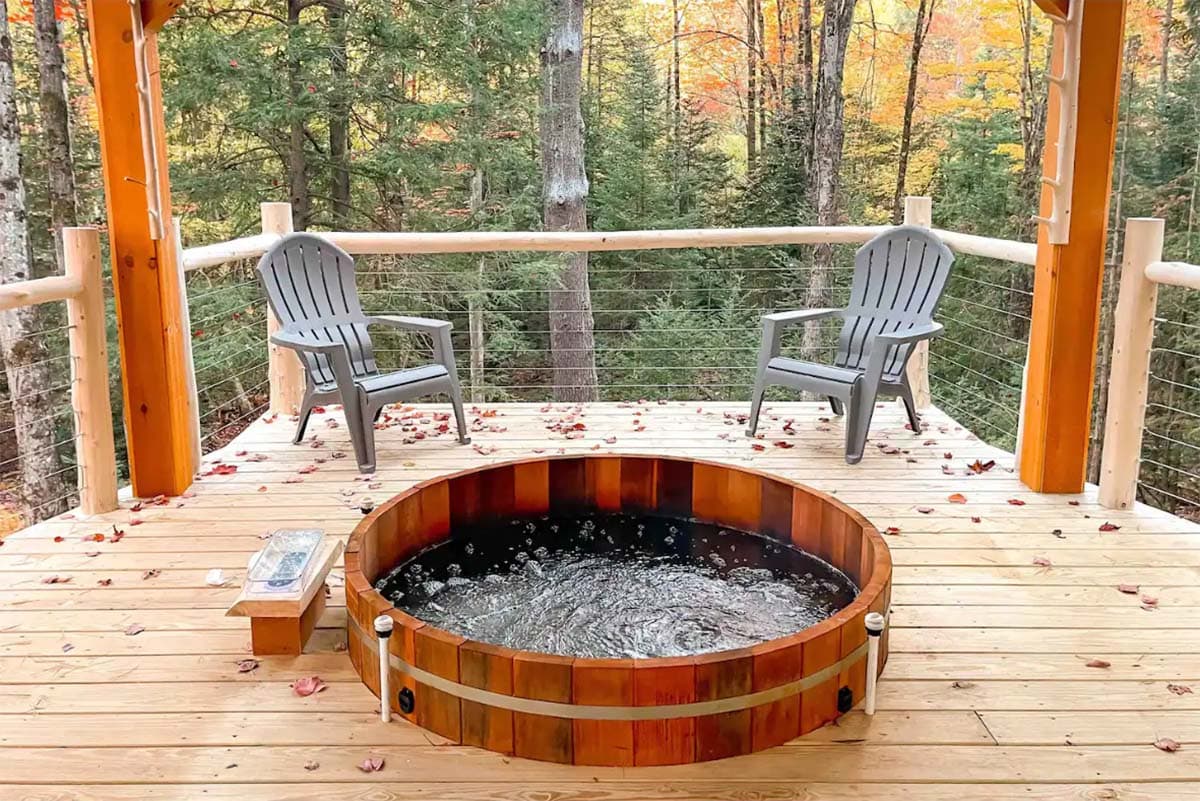 romantic getaways vermont - cedar heights treehouse