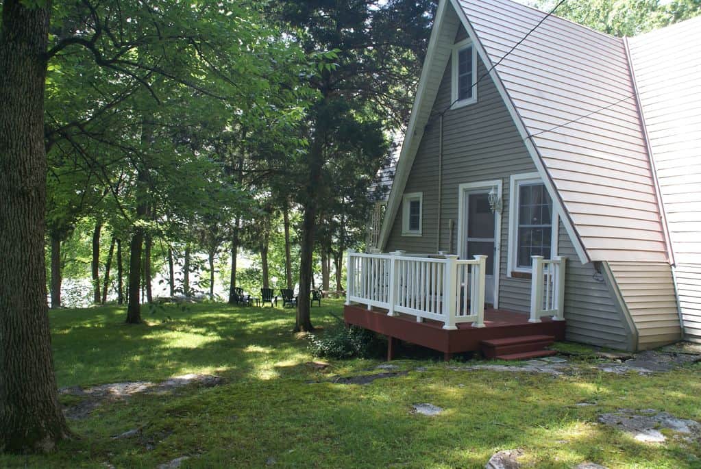 Slayden House is the best Nashville cabin rental if you want to stay on the water 