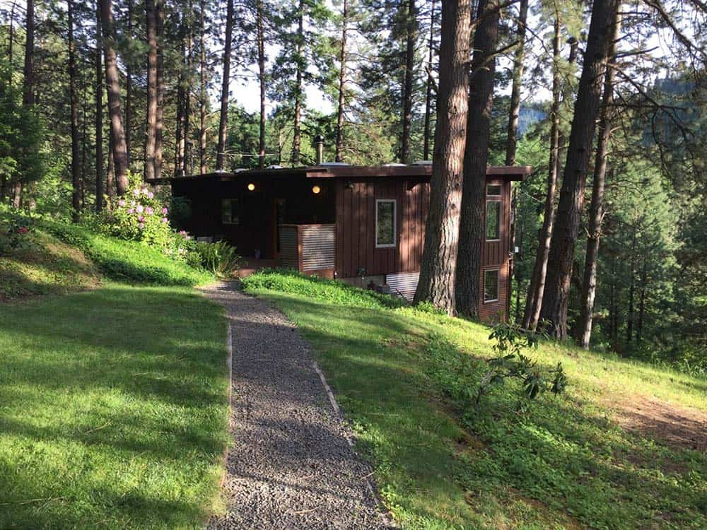washington secluded cabin woods