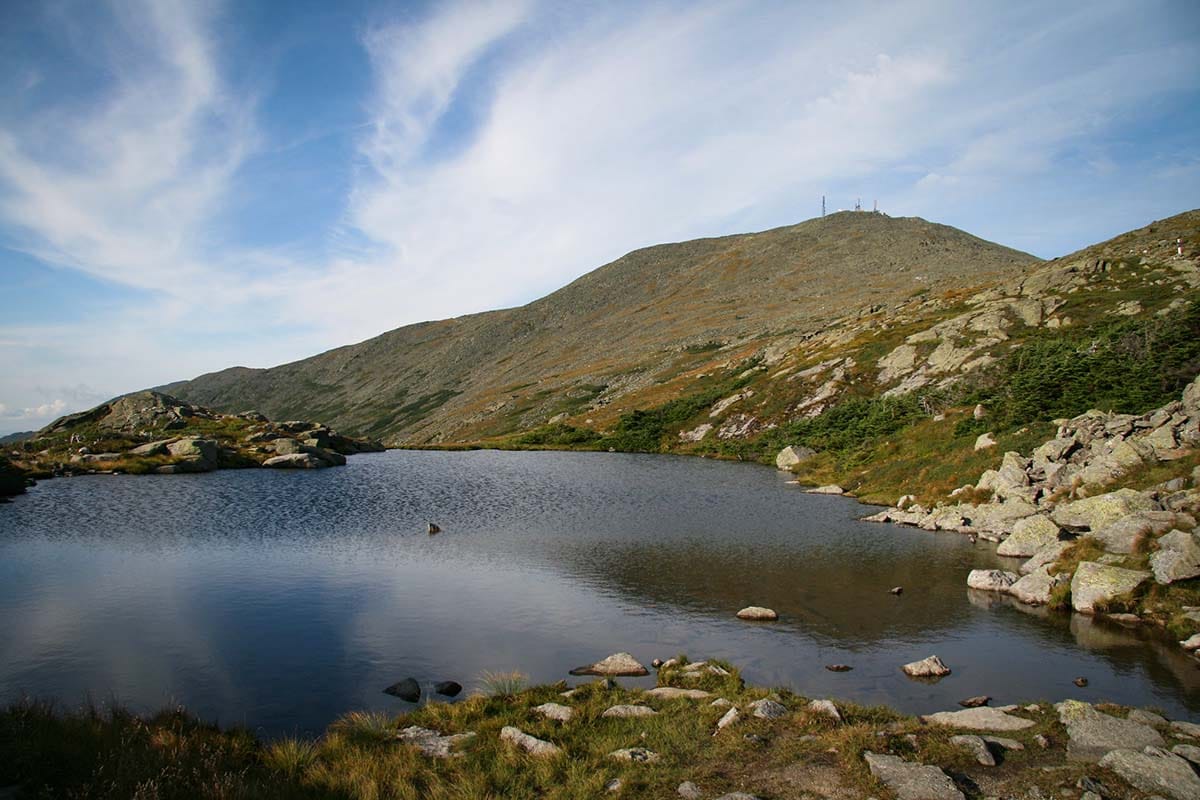 white mountains hikes - lake of the clouds