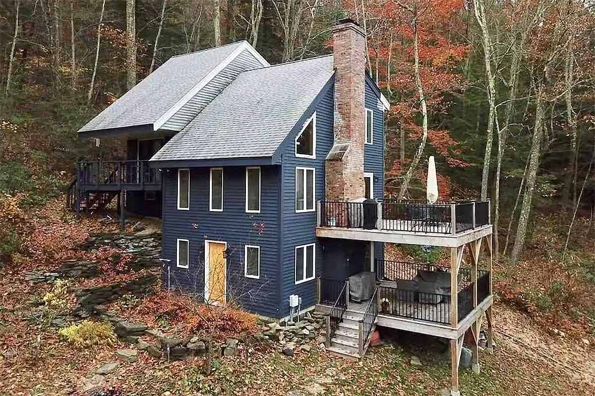 woodsy treehouse massachusetts